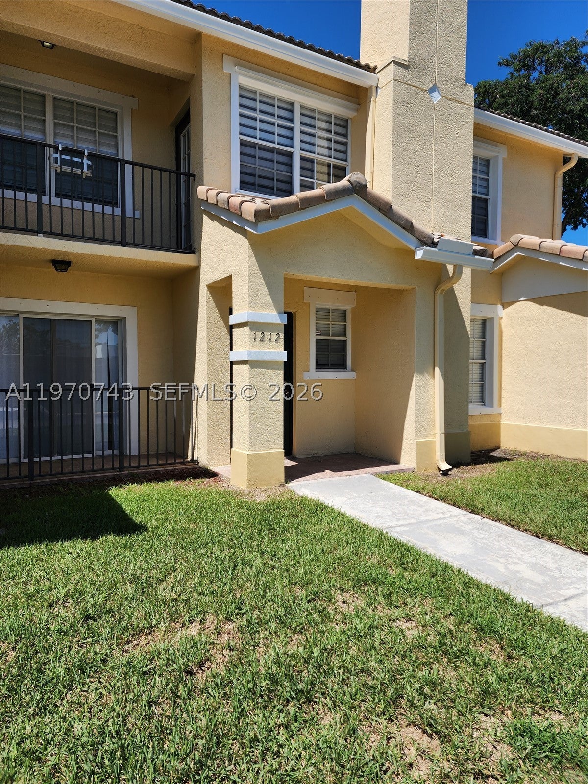1212 Belmont Ln
