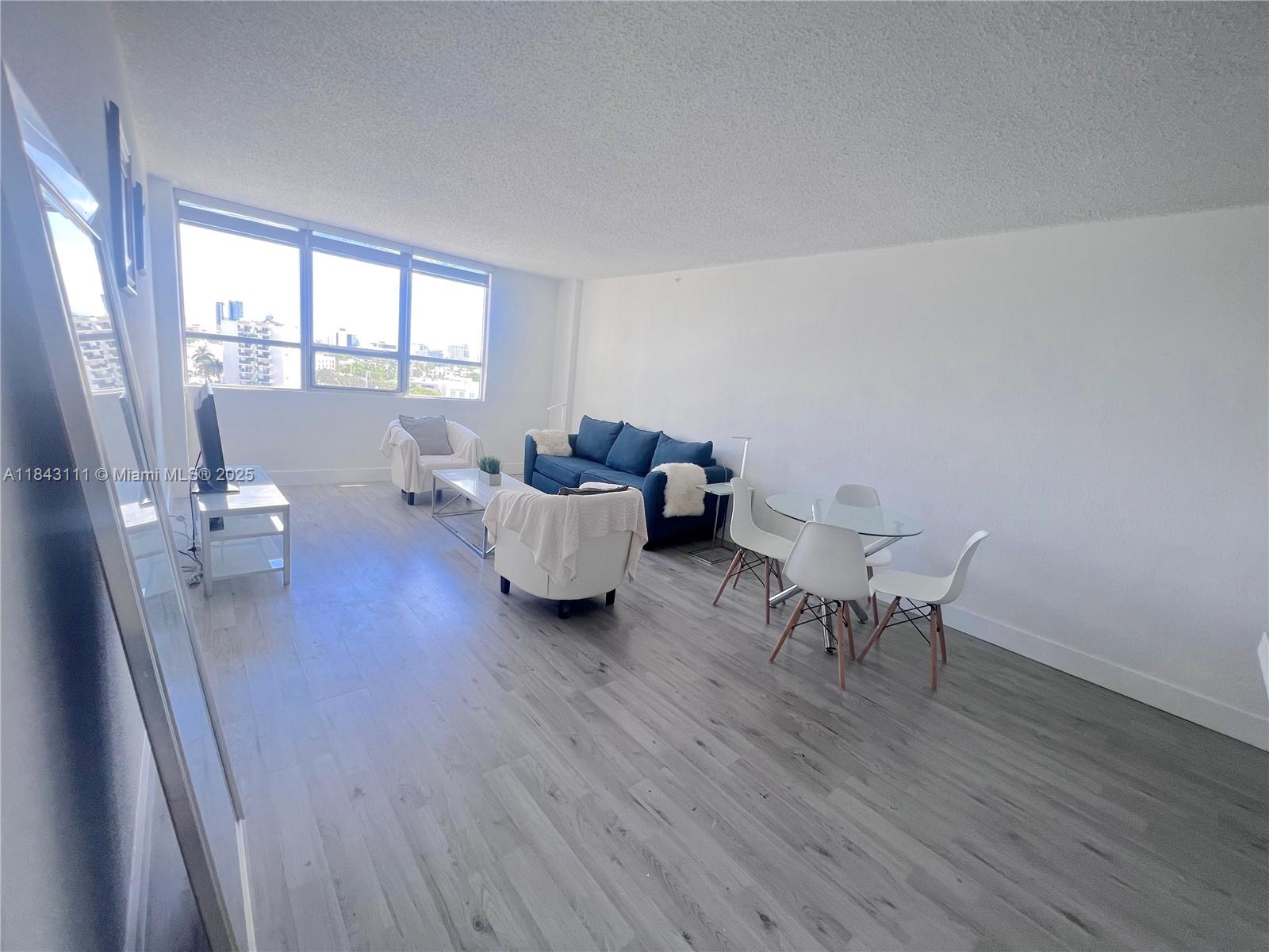 1500 Bay Rd 808S, Miami Beach, FL, 33139/$400,000 3 1500 Bay Rd 808S