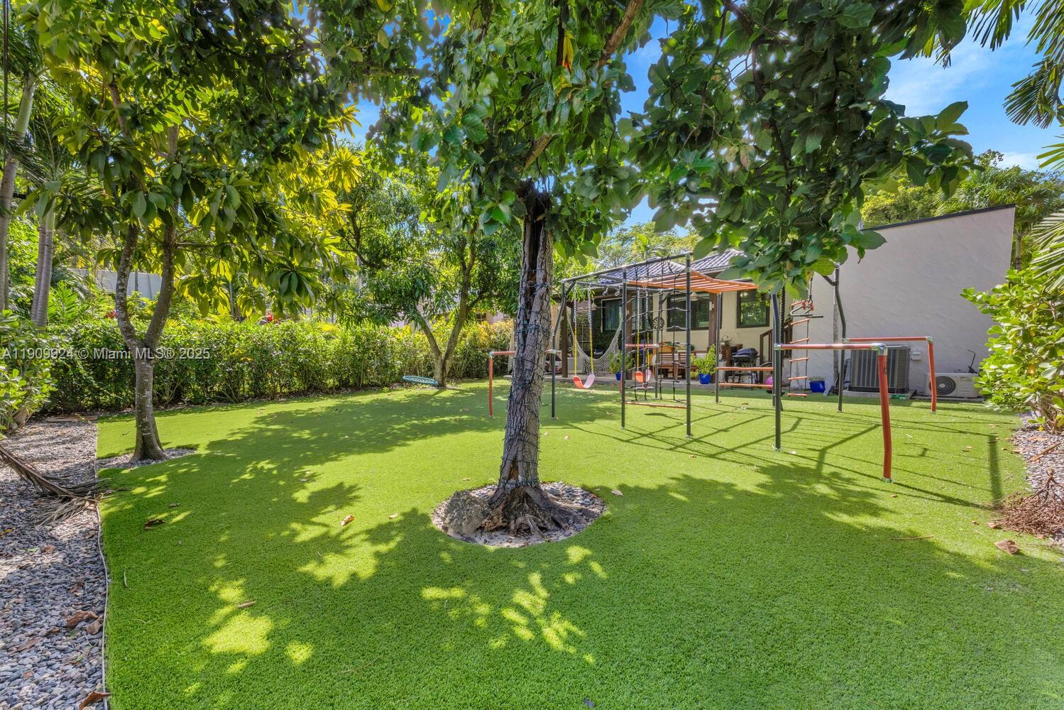 C GAB GRANADA SEC REV - Residential