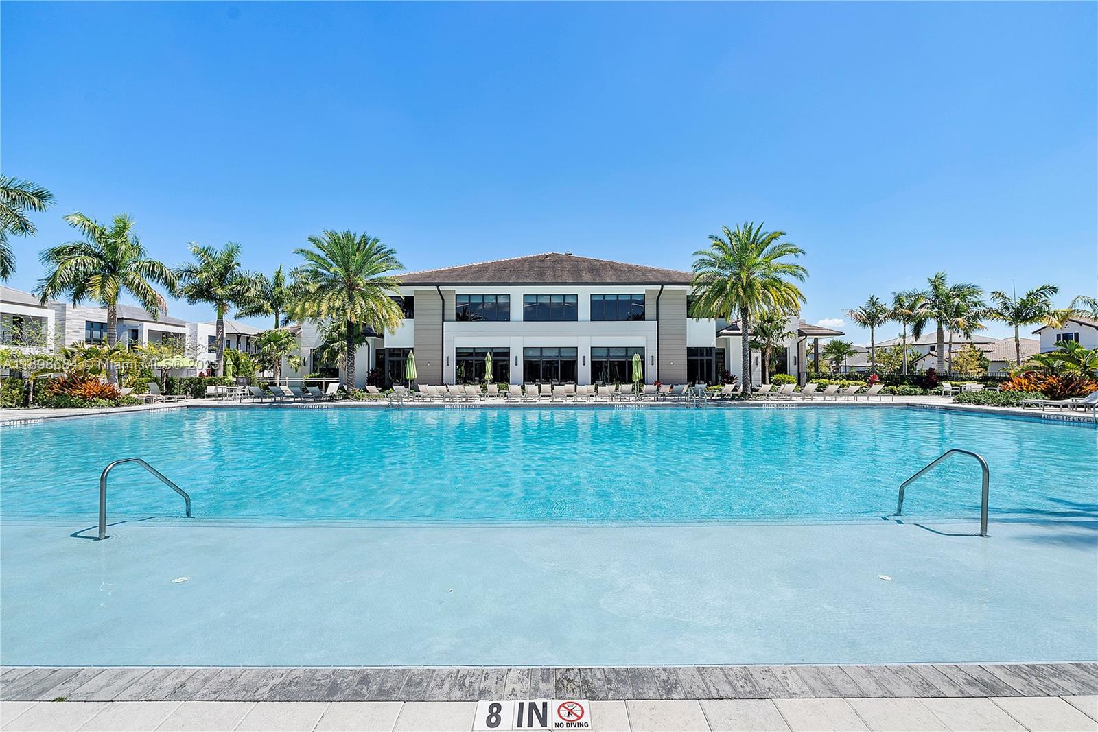 DOWNTOWN DORAL SOUTH PHAS - Residential Lease