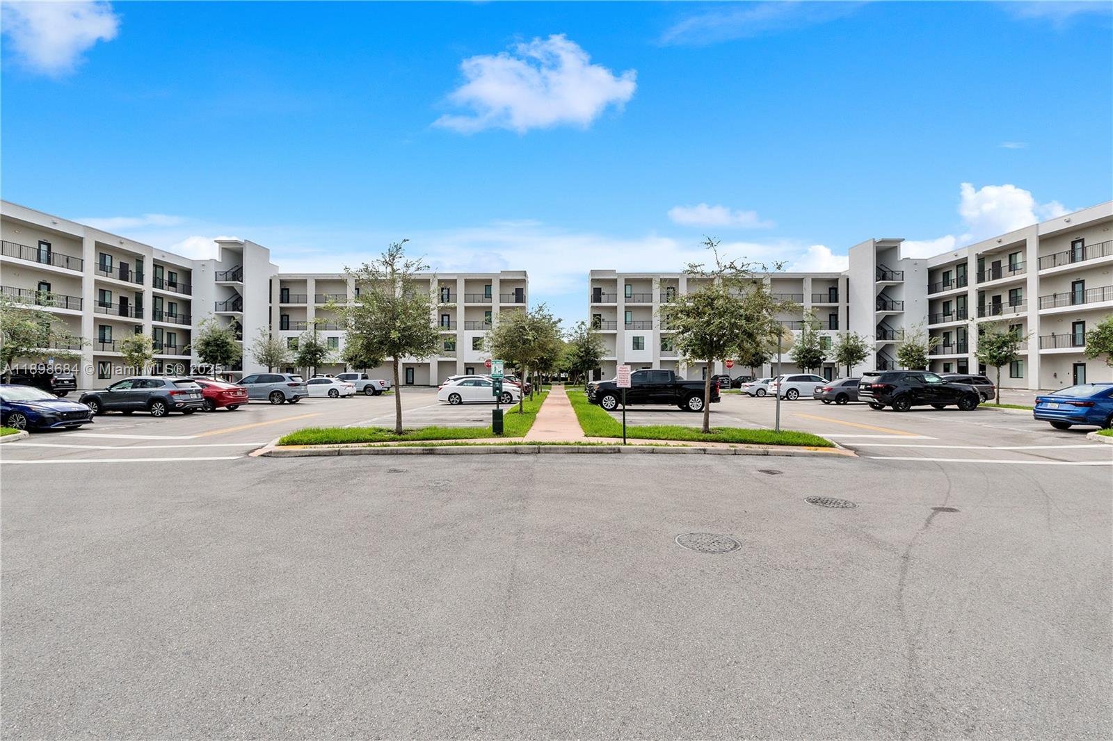 DOWNTOWN DORAL SOUTH PHAS - Residential Lease