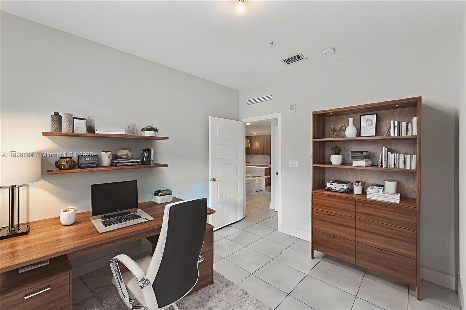 DOWNTOWN DORAL SOUTH PHAS - Residential Lease