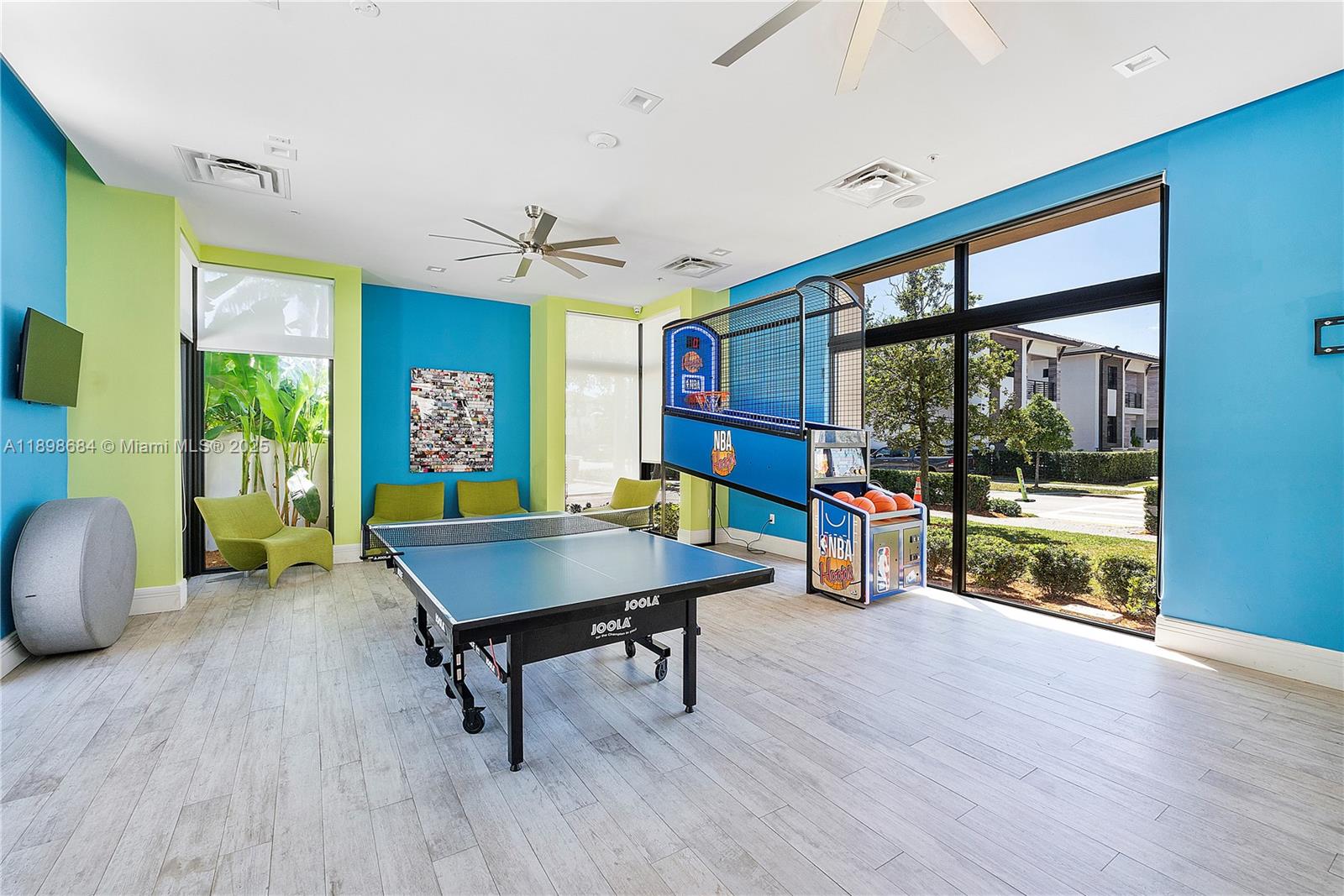 DOWNTOWN DORAL SOUTH PHAS - Residential Lease