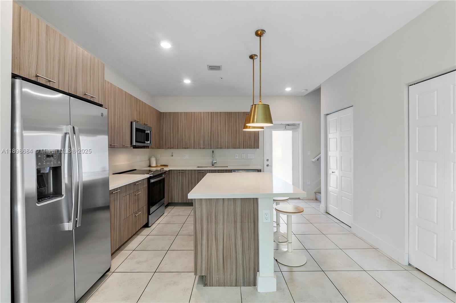 DOWNTOWN DORAL SOUTH PHAS - Residential Lease