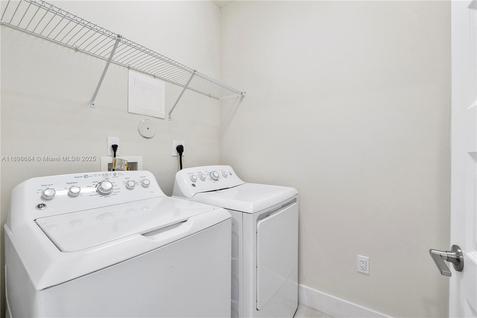 DOWNTOWN DORAL SOUTH PHAS - Residential Lease