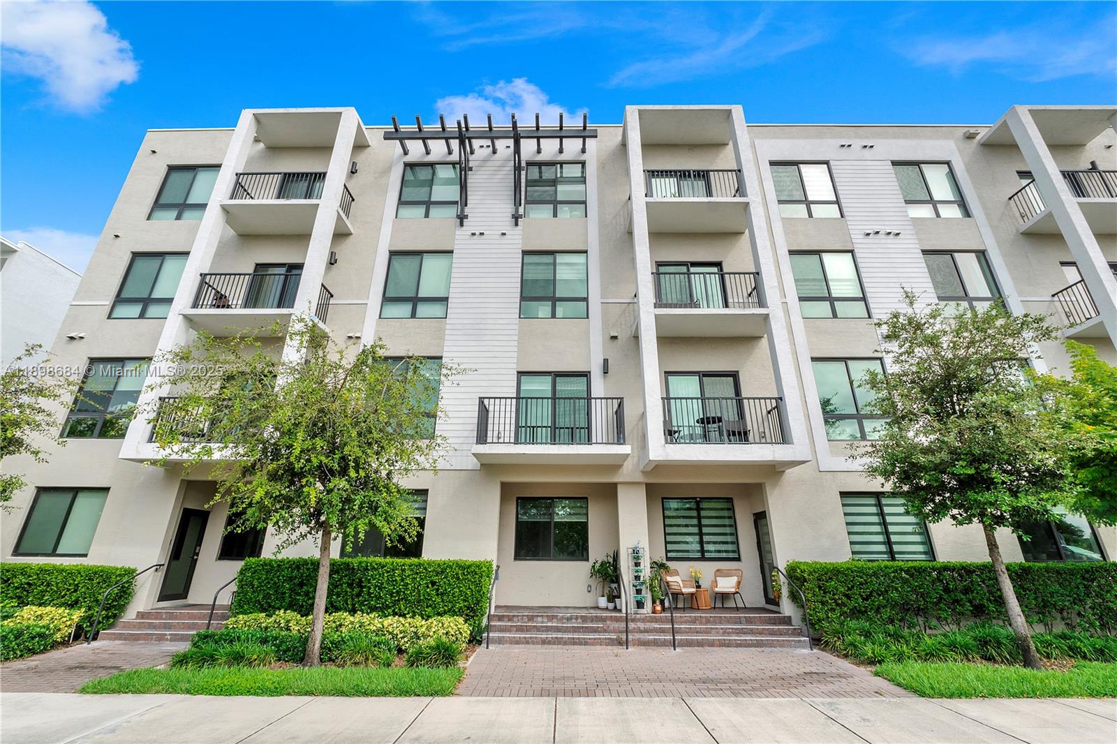 DOWNTOWN DORAL SOUTH PHAS - Residential Lease