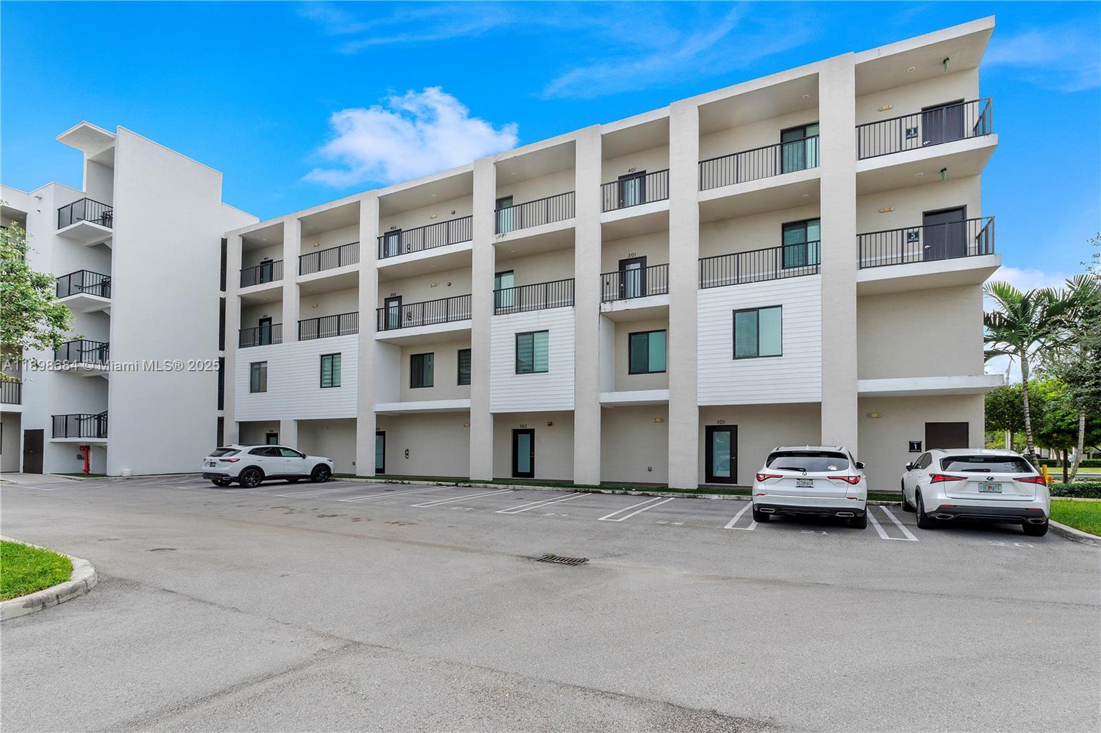 DOWNTOWN DORAL SOUTH PHAS - Residential Lease