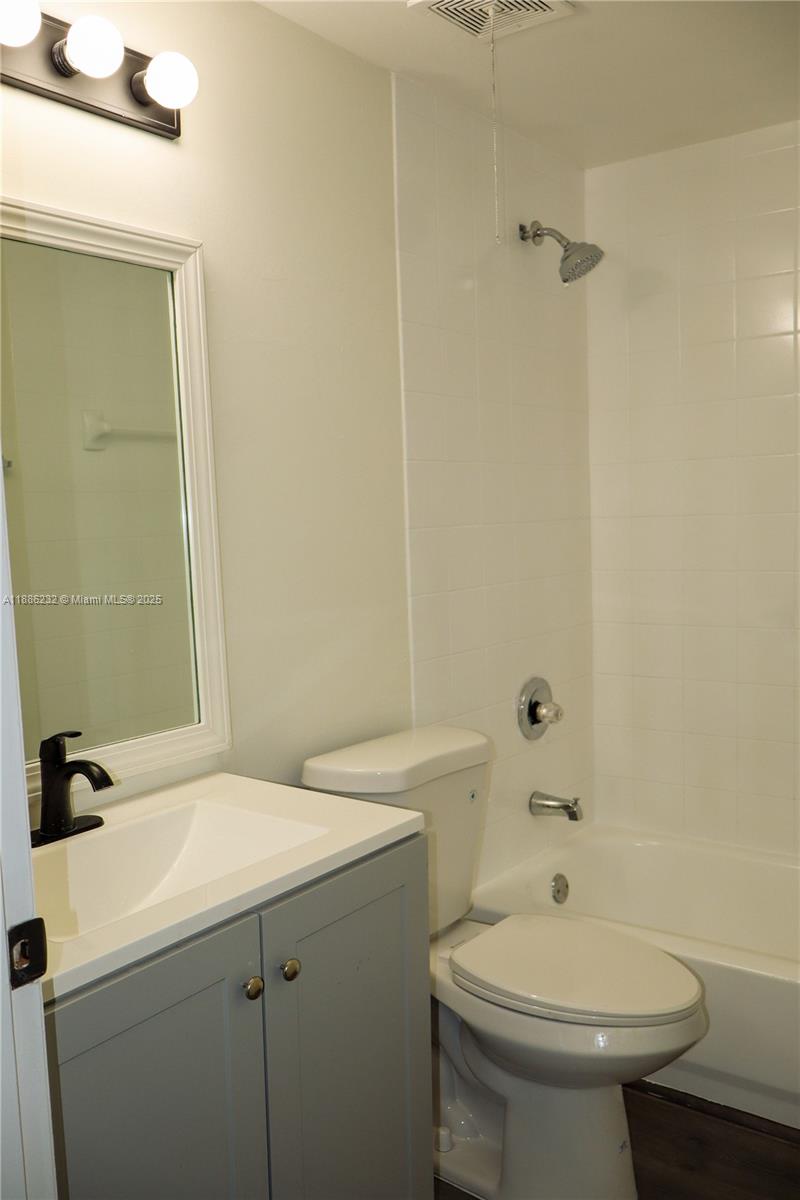 VILLAS DE TUSCANY CONDO - Residential Lease