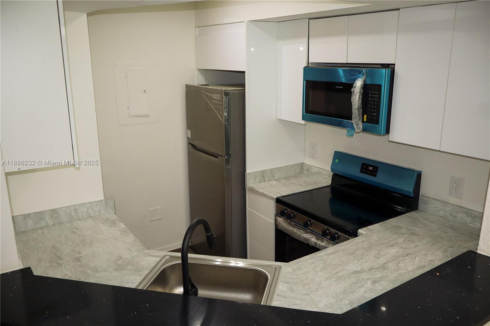 VILLAS DE TUSCANY CONDO - Residential Lease