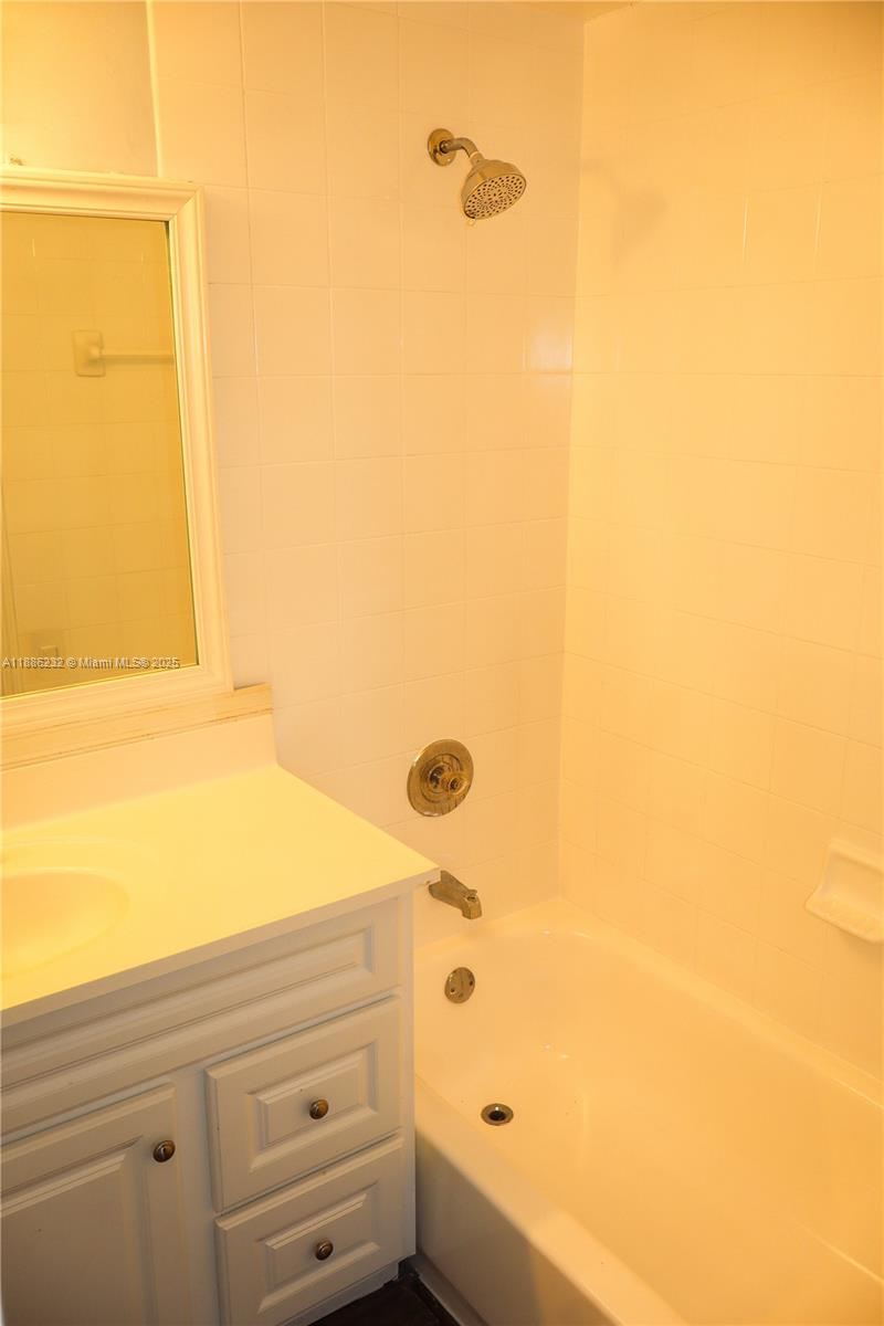 VILLAS DE TUSCANY CONDO - Residential Lease