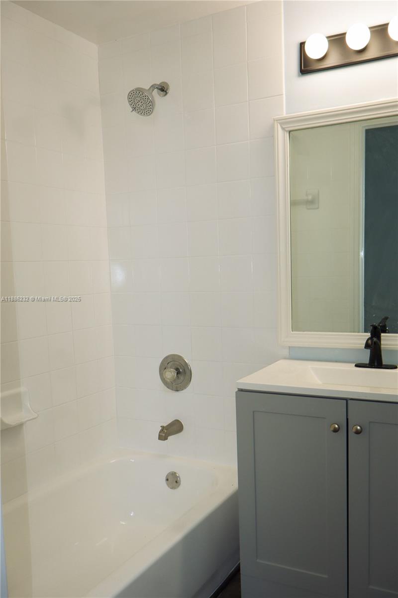VILLAS DE TUSCANY CONDO - Residential Lease