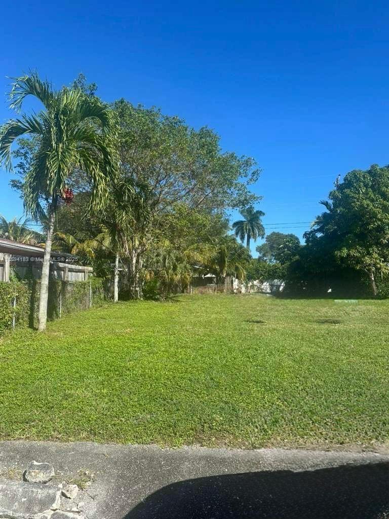 HALLANDALE GARDEN PARK - Land