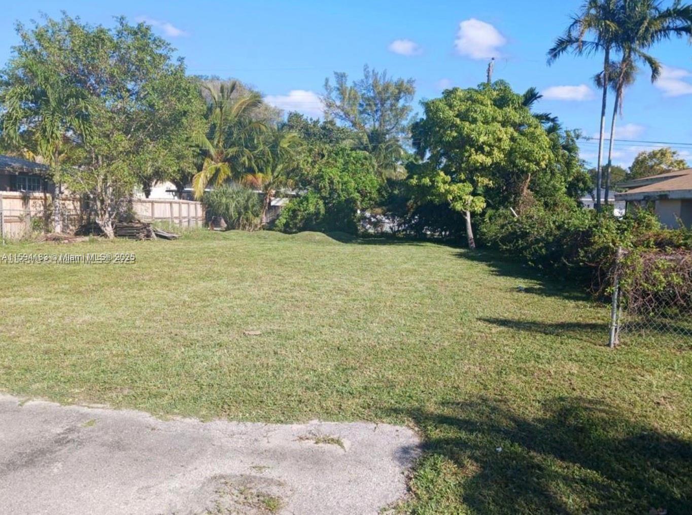 HALLANDALE GARDEN PARK - Land
