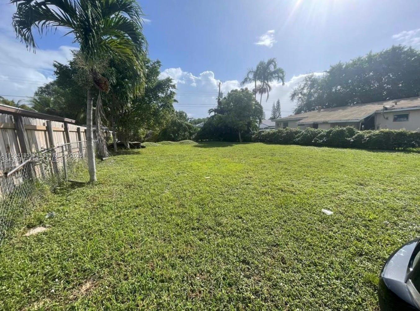 HALLANDALE GARDEN PARK - Land