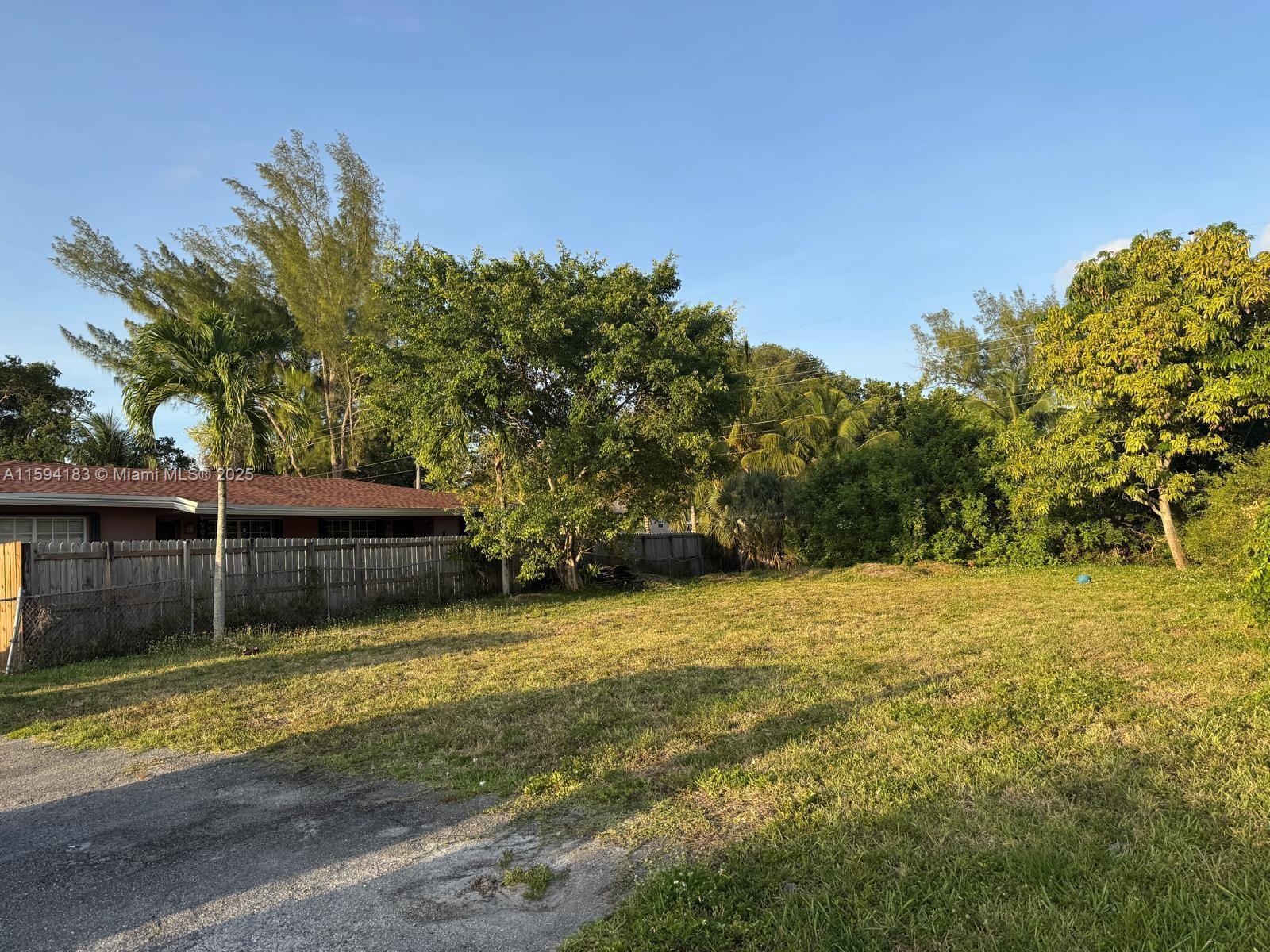 HALLANDALE GARDEN PARK - Land
