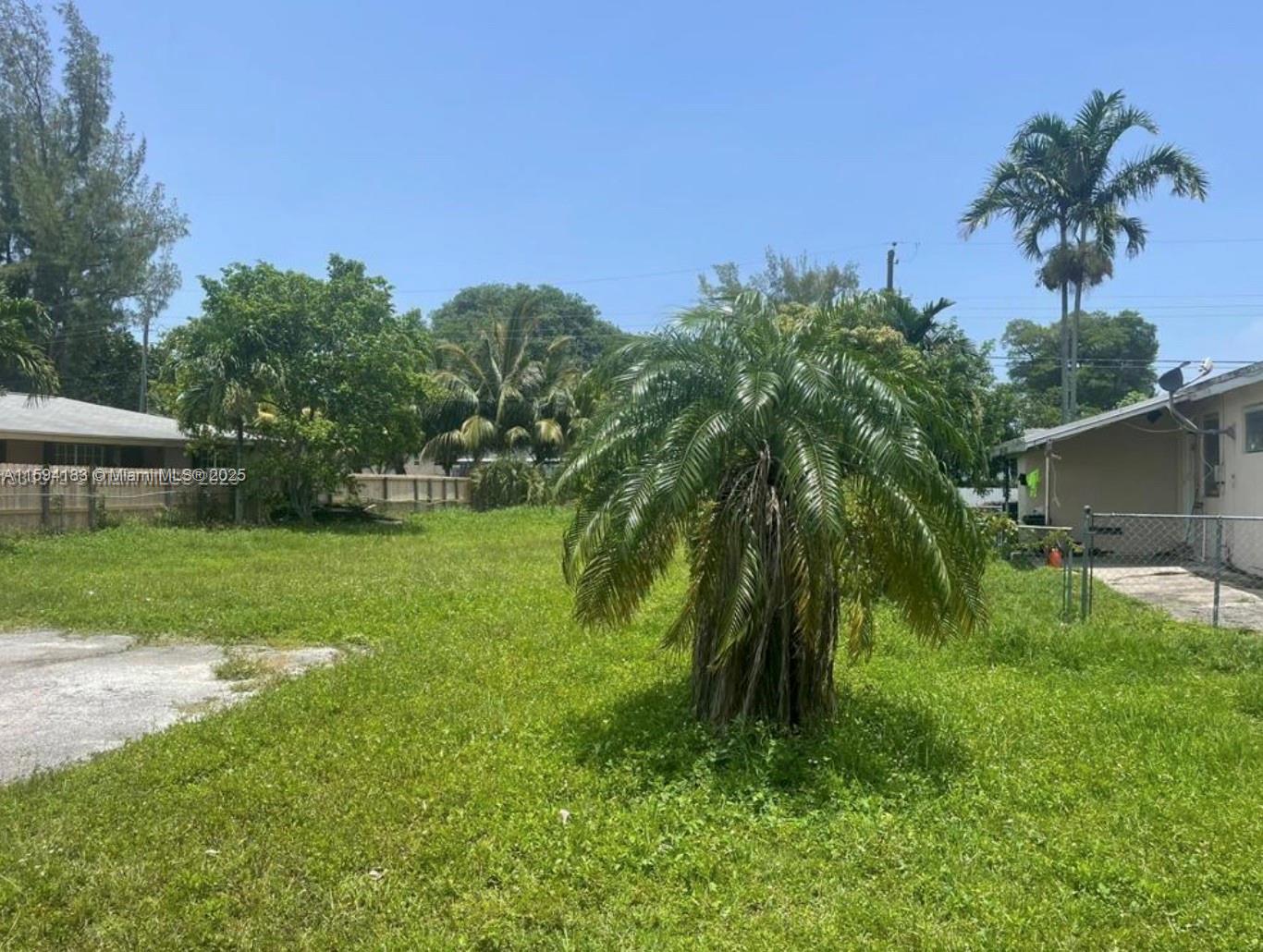 HALLANDALE GARDEN PARK - Land