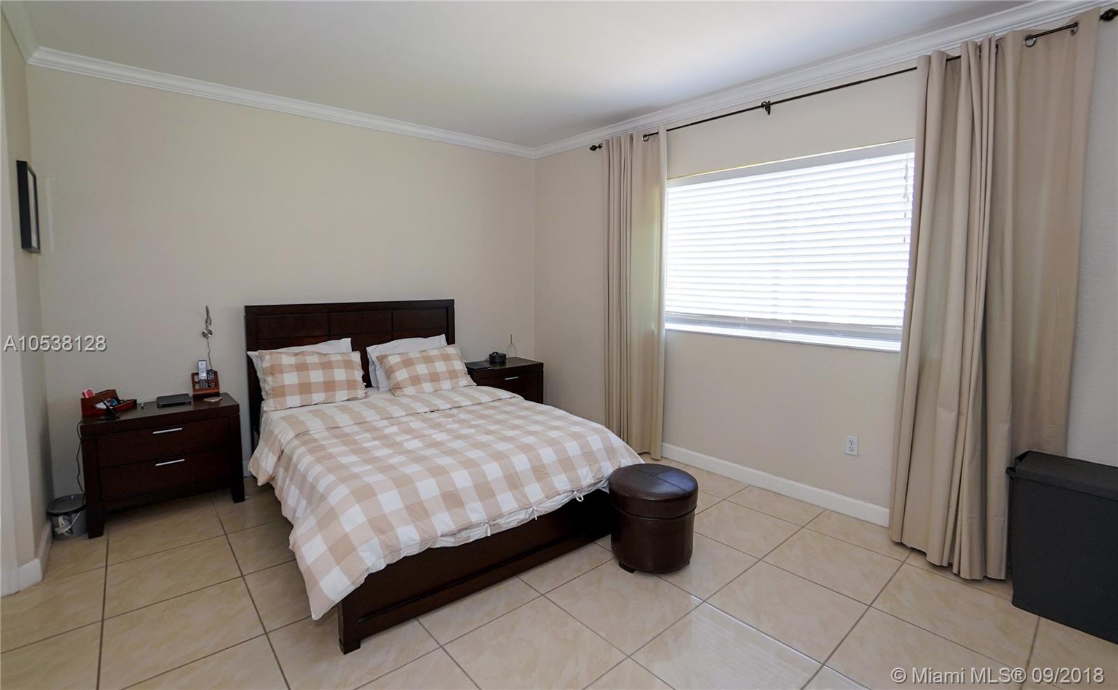 EMERALD LAKES - Residential