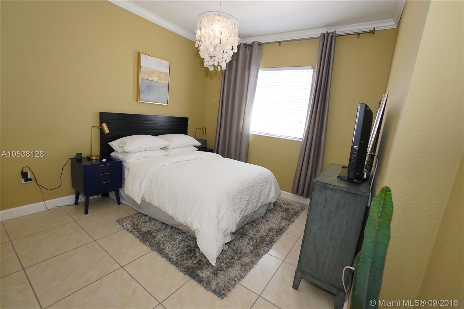 EMERALD LAKES - Residential