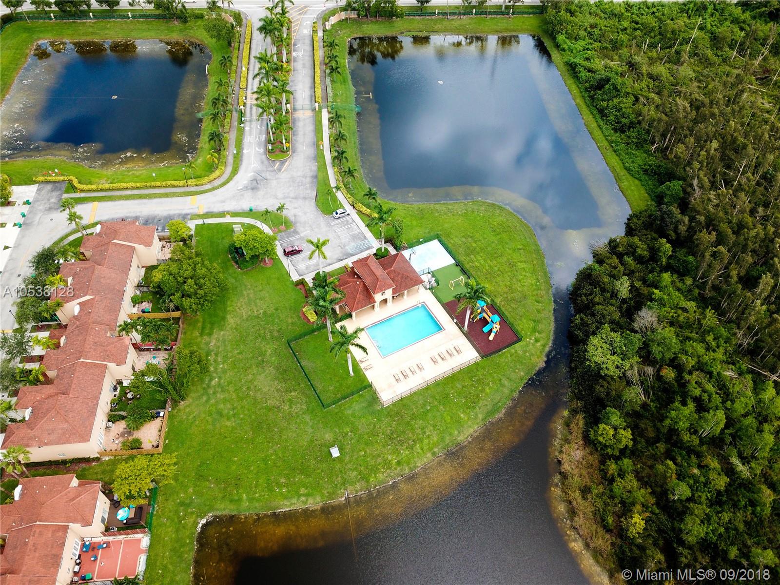 EMERALD LAKES - Residential