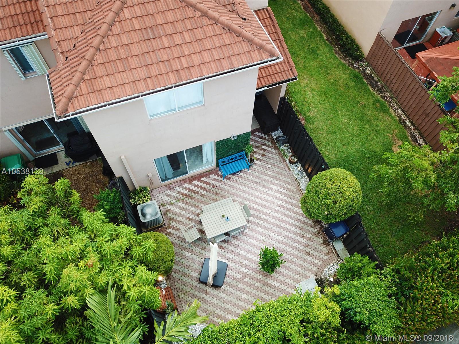 EMERALD LAKES - Residential