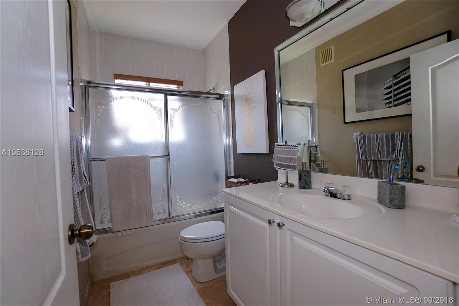 EMERALD LAKES - Residential