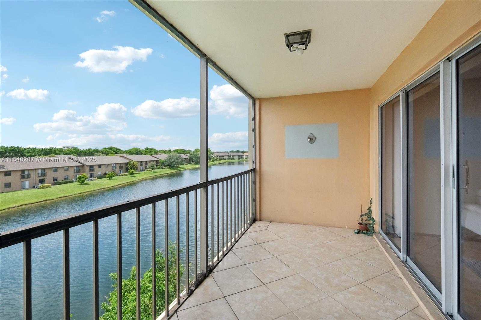 Property for Sale at 3905 N Nob Hill Rd 404, Sunrise, Miami-Dade County, Florida - Bedrooms: 2 
Bathrooms: 2  - $214,499