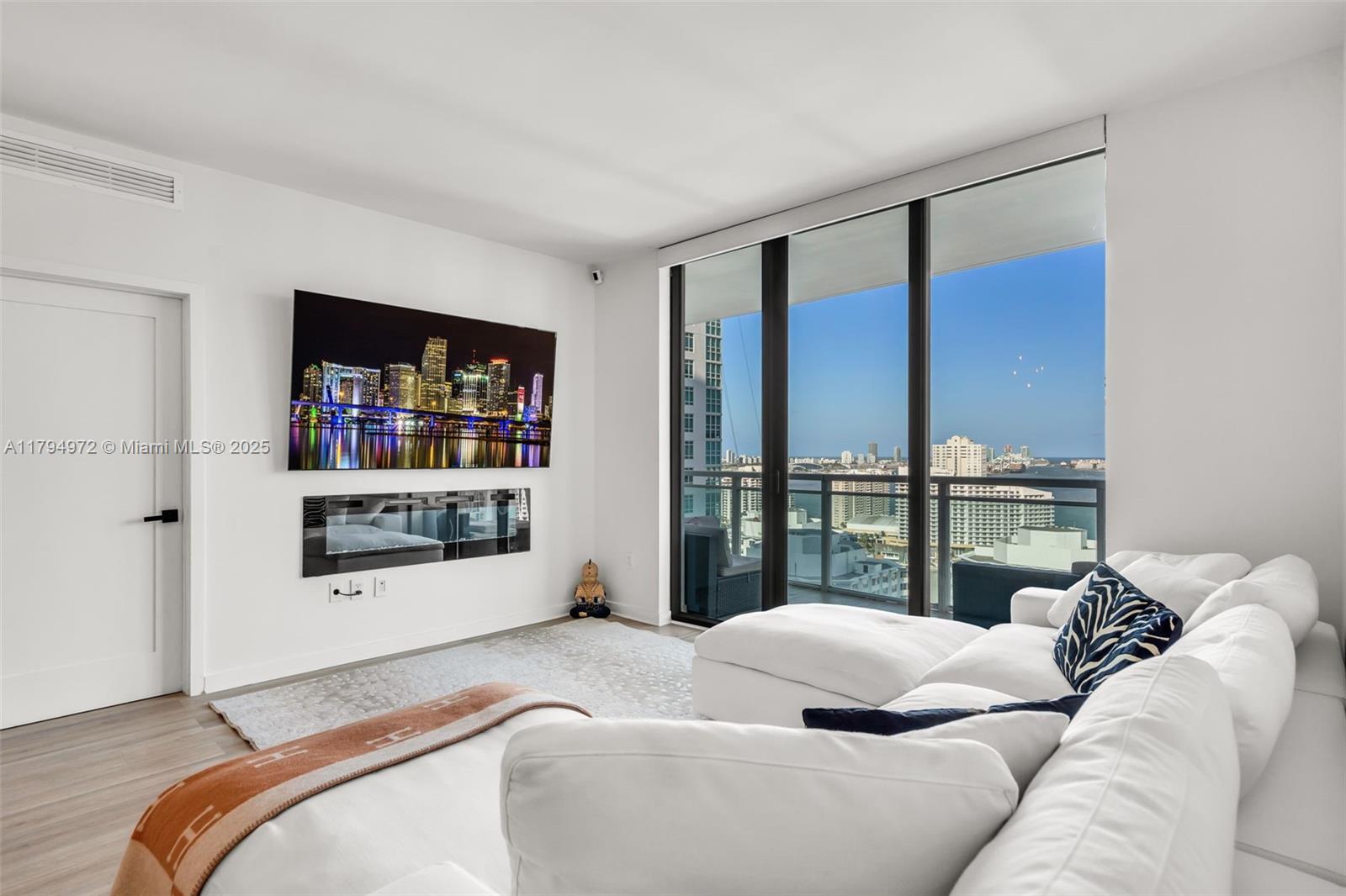 951 Brickell Ave 2706