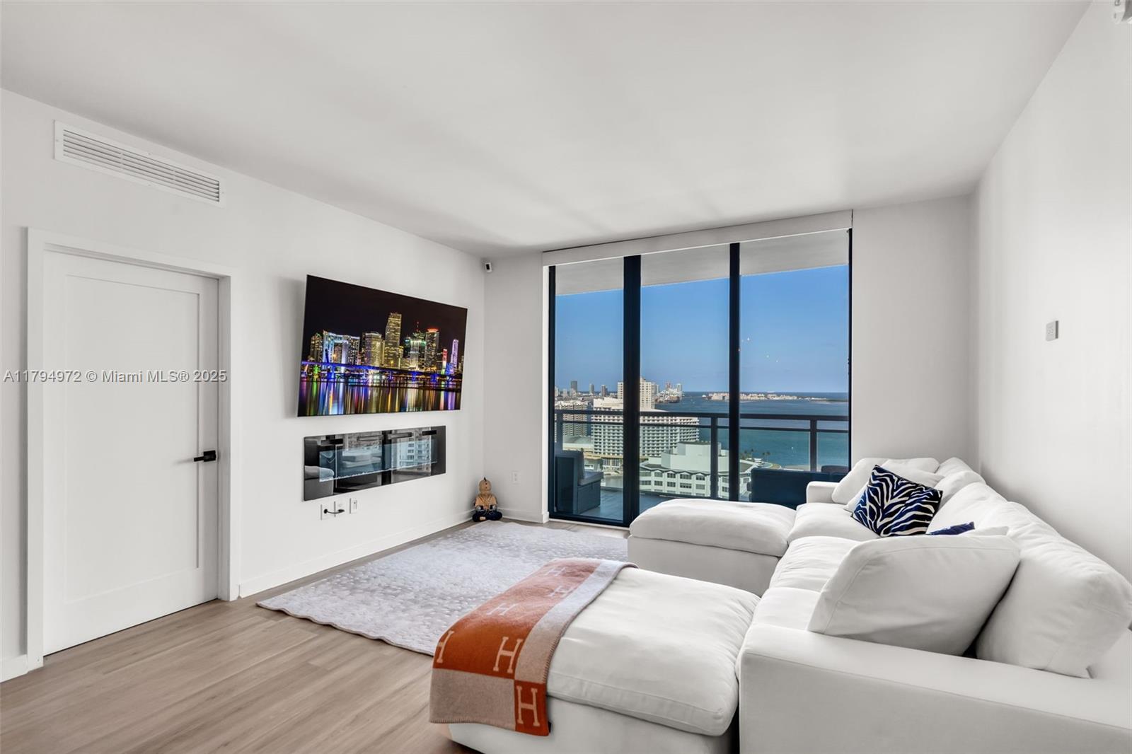 951 Brickell Ave 2706