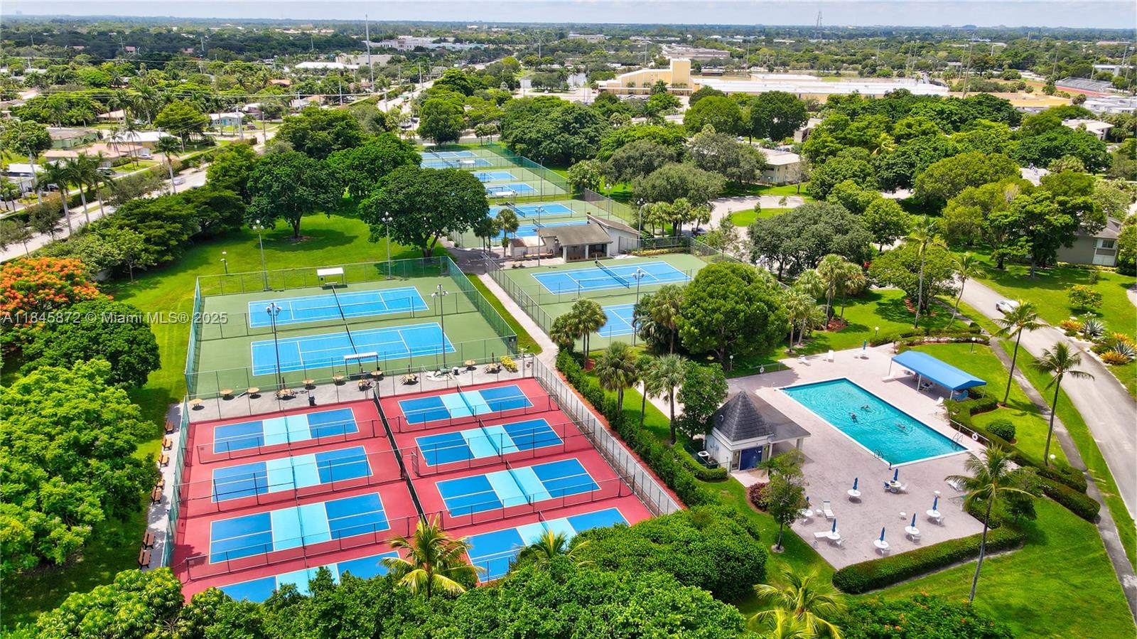 LUCAYA VILLAGE 2-E CONDO - Residential