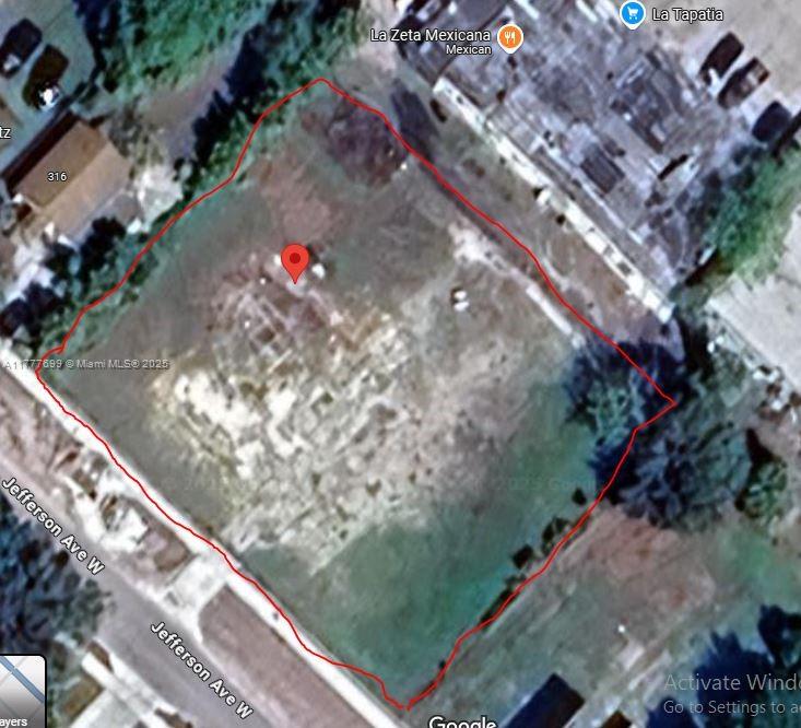 Main image without alt text