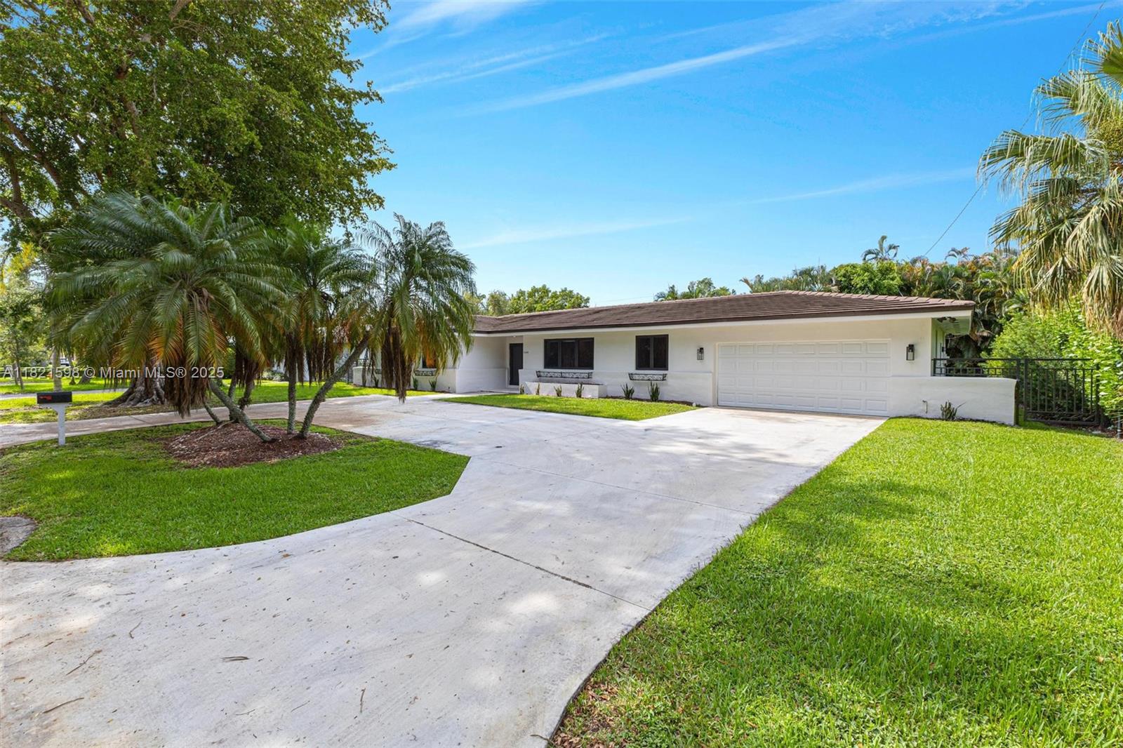 1460 Campamento Ave