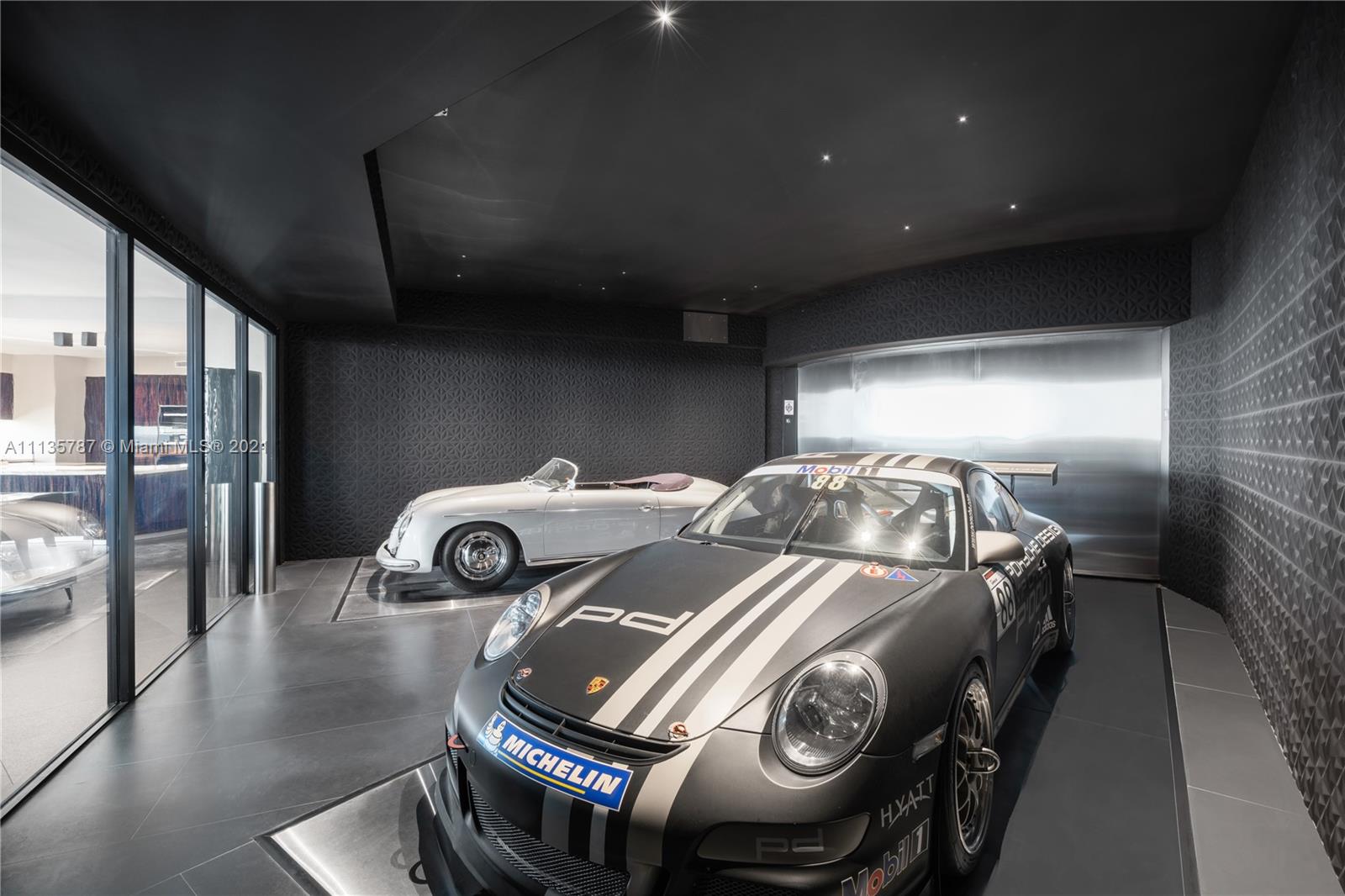 18555 COLLINS AVENUE COND - Residential