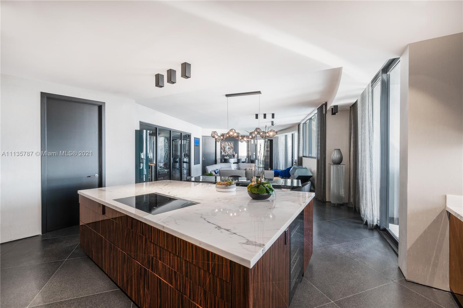 18555 COLLINS AVENUE COND - Residential