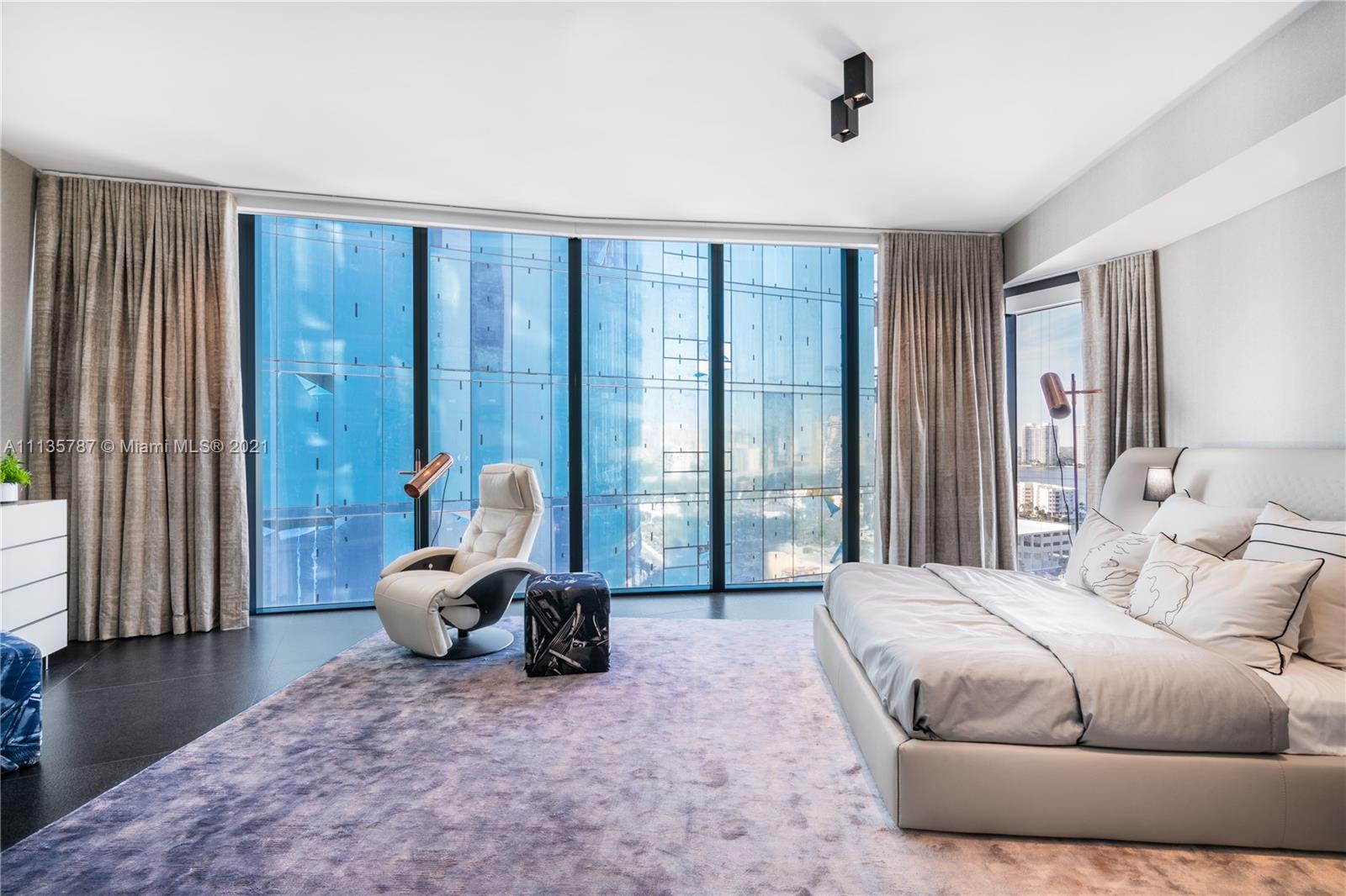 18555 COLLINS AVENUE COND - Residential