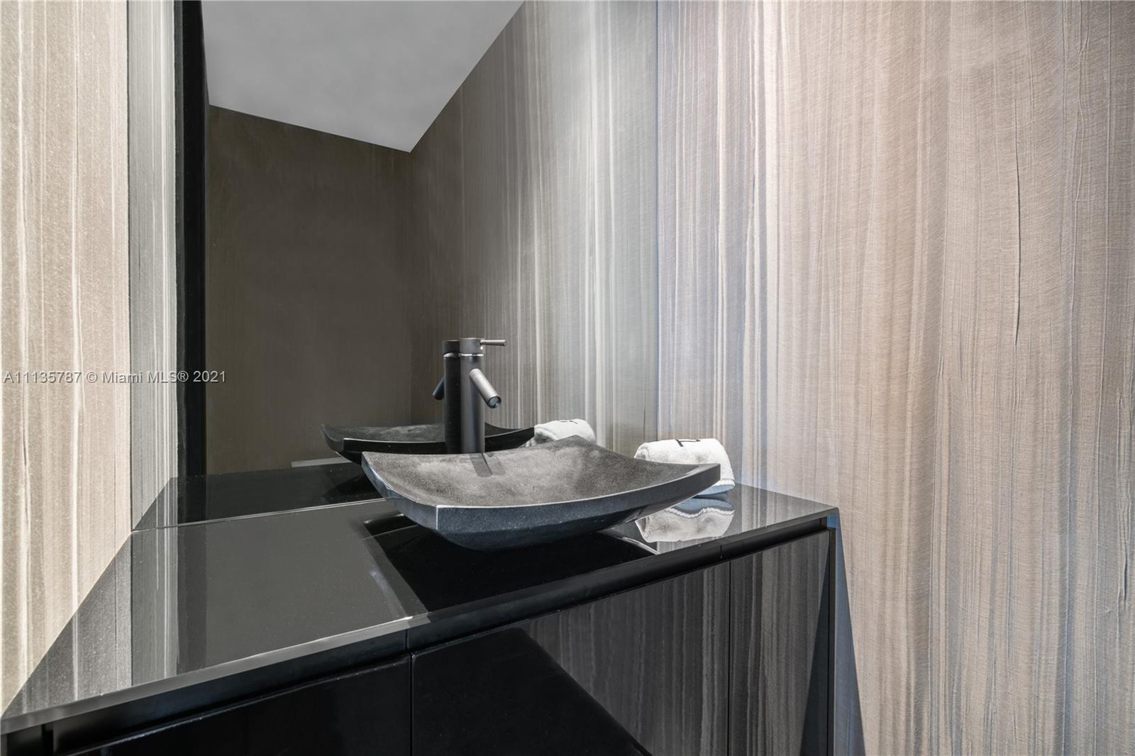 18555 COLLINS AVENUE COND - Residential