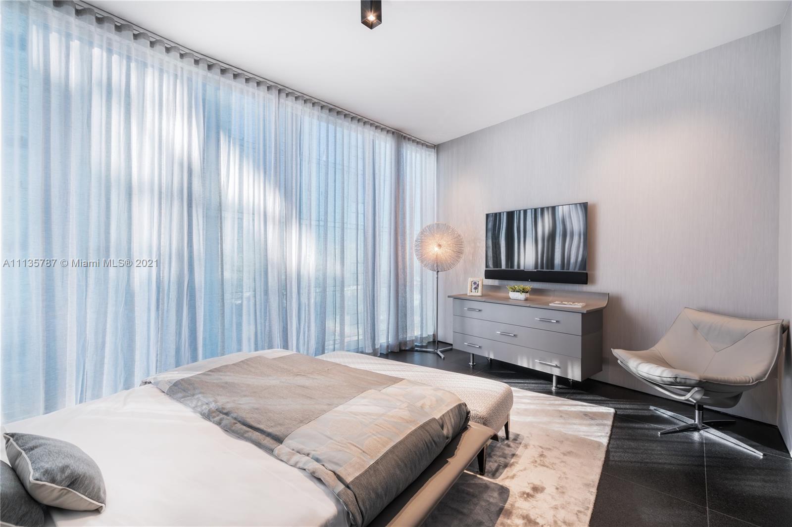 18555 COLLINS AVENUE COND - Residential