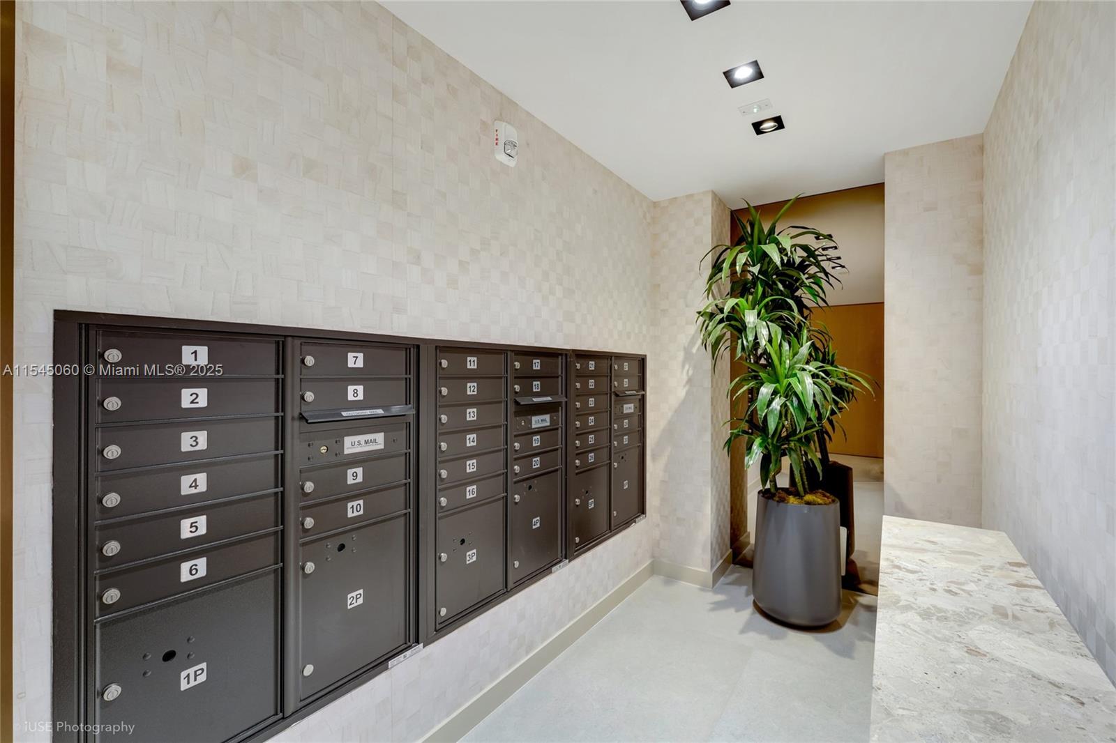 9901 W Bay Harbor Dr 303