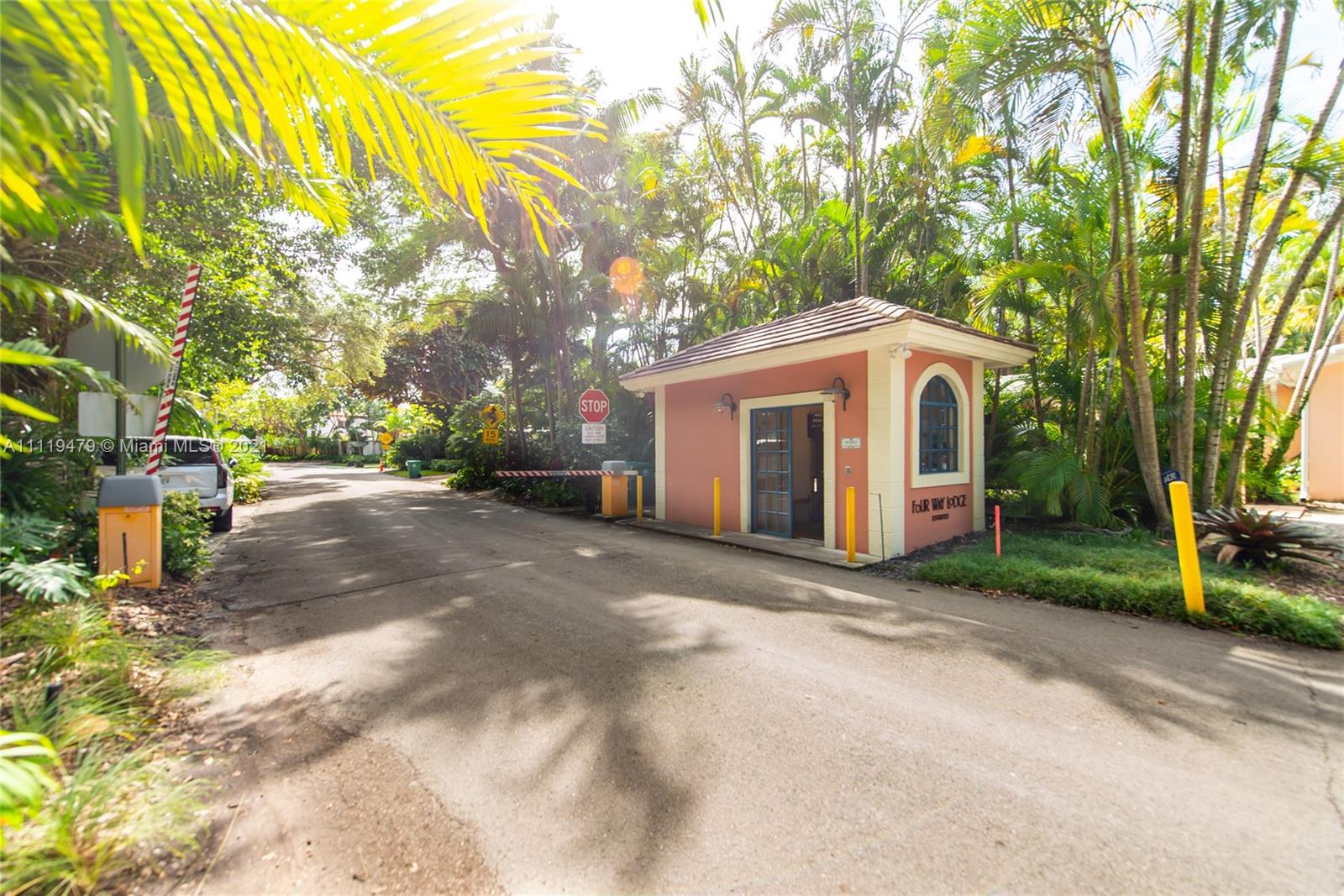 FOUR-WAY LODGE ESTATES - Residential