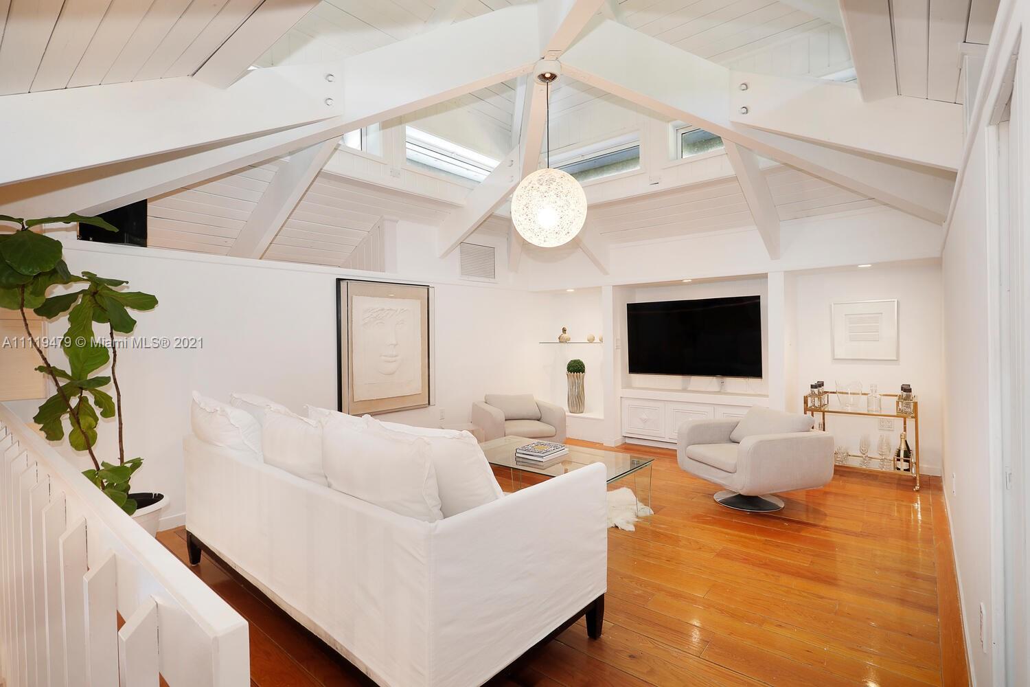 FOUR-WAY LODGE ESTATES - Residential