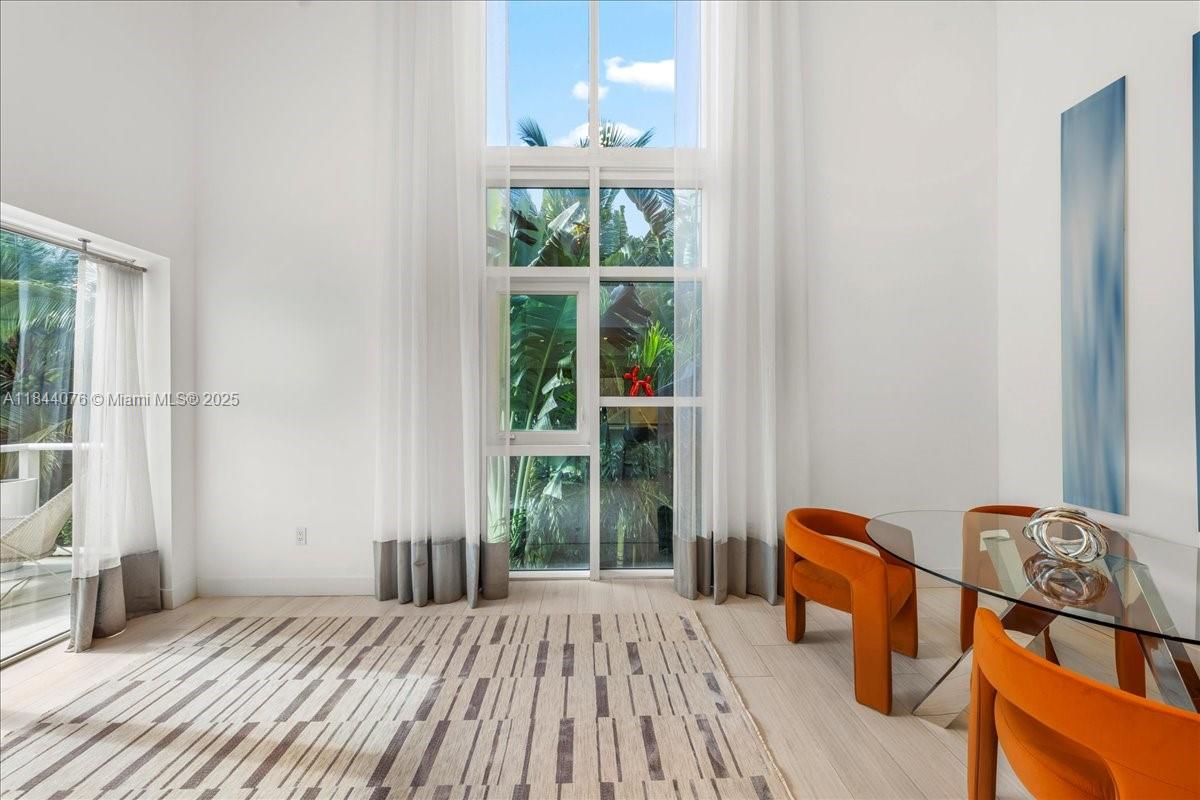 ONE BAY CONDO - Residential