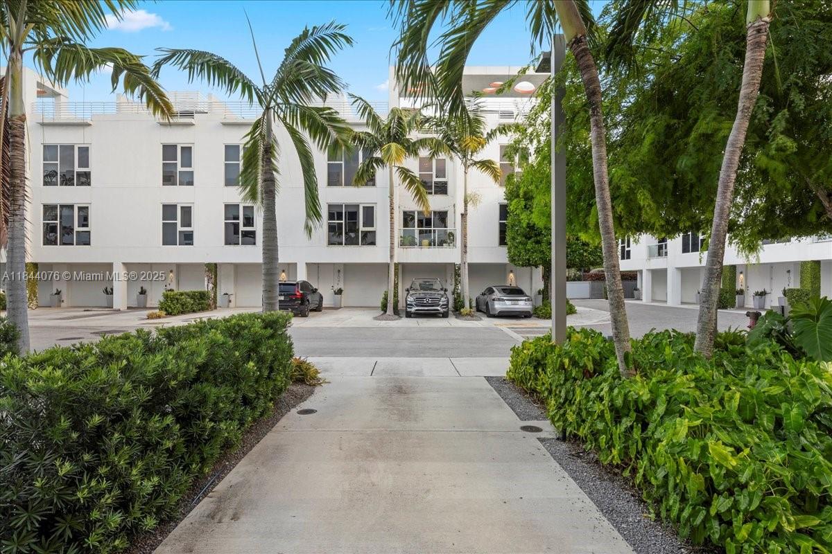 ONE BAY CONDO - Residential