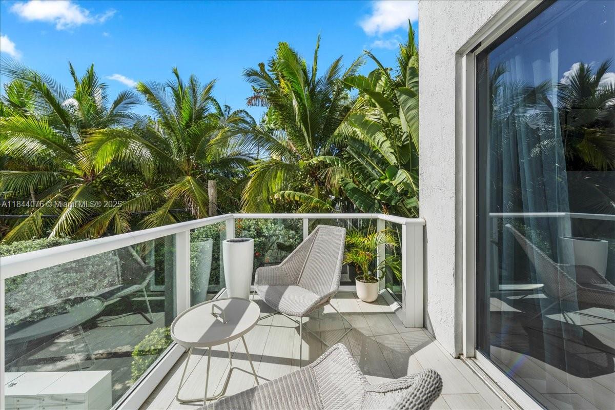 ONE BAY CONDO - Residential