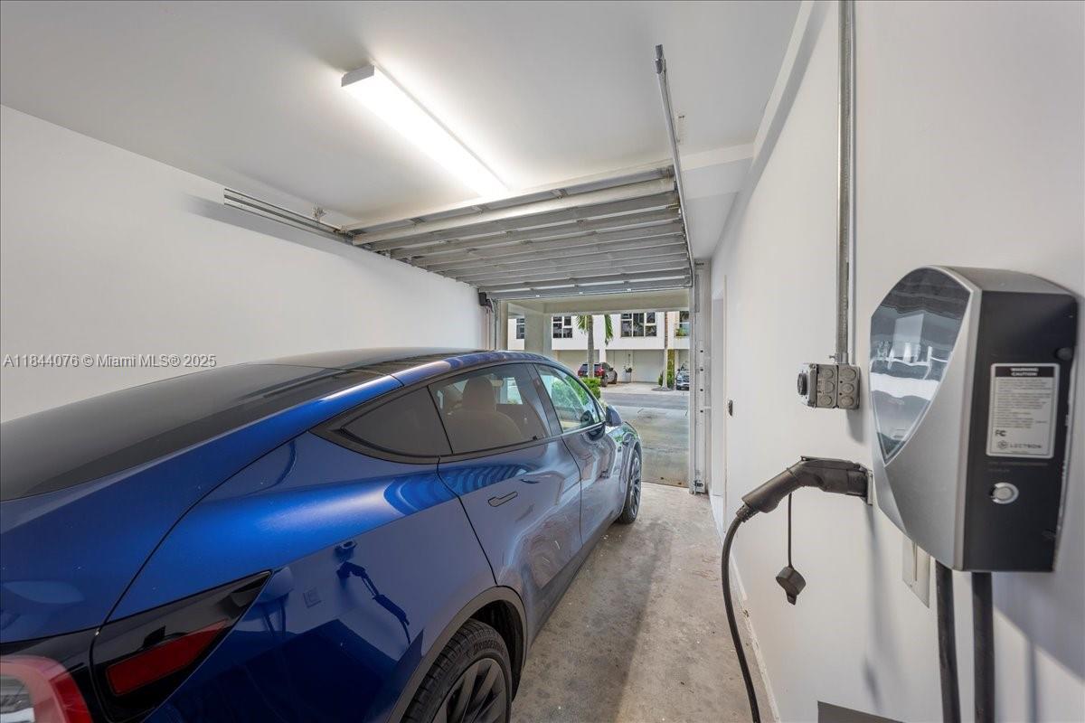 ONE BAY CONDO - Residential