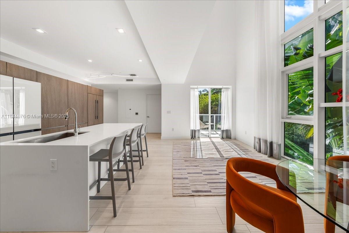 ONE BAY CONDO - Residential