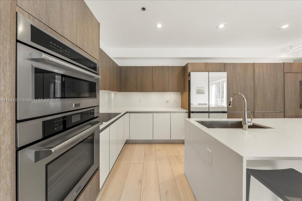 ONE BAY CONDO - Residential