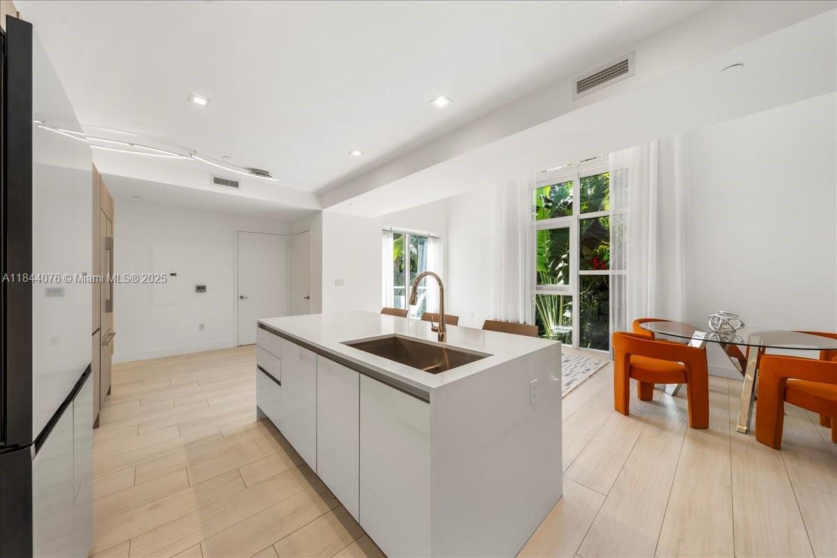 ONE BAY CONDO - Residential