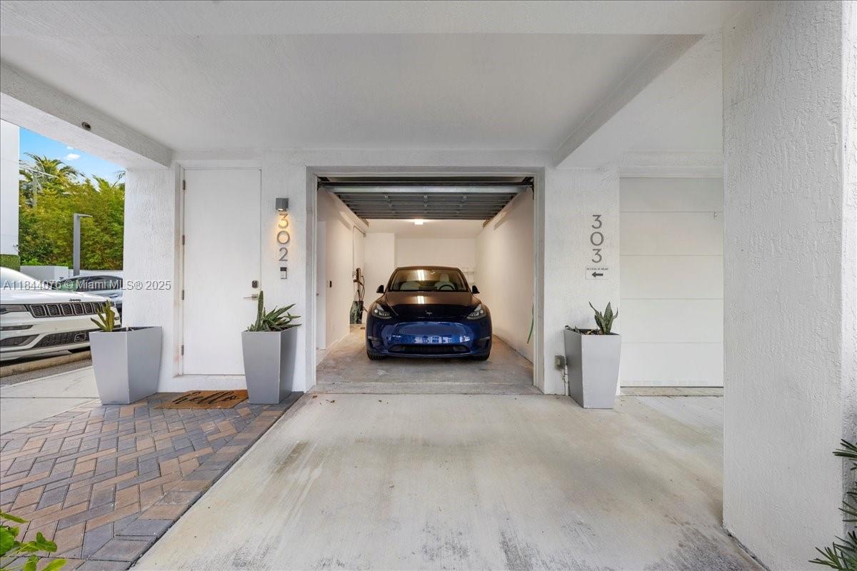 ONE BAY CONDO - Residential