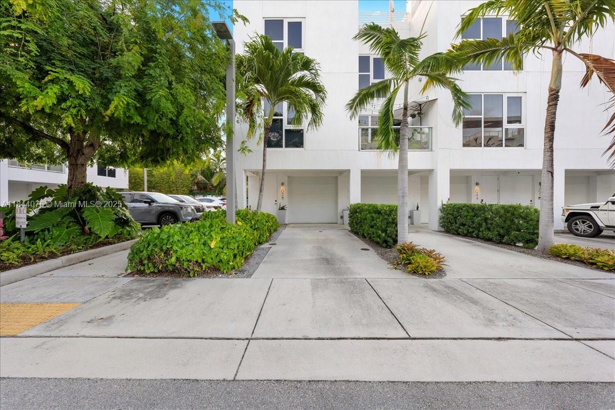 ONE BAY CONDO - Residential