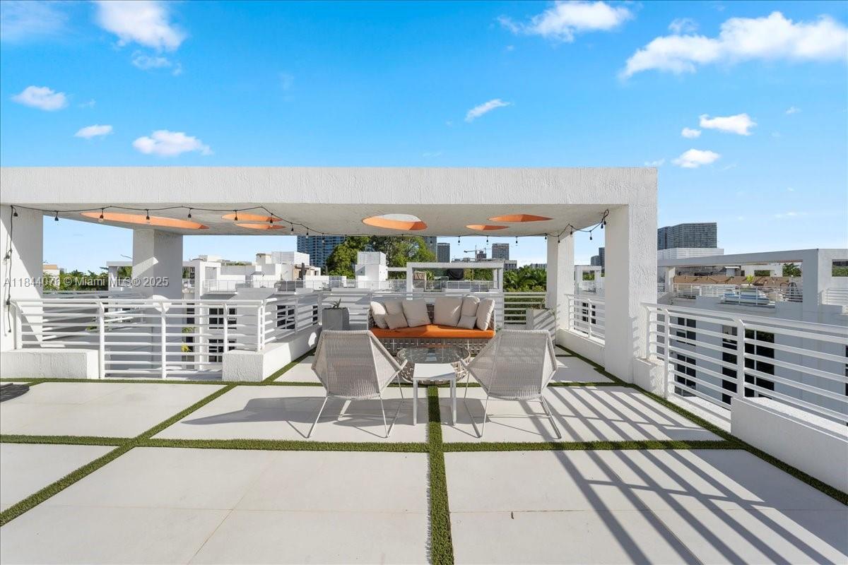 ONE BAY CONDO - Residential