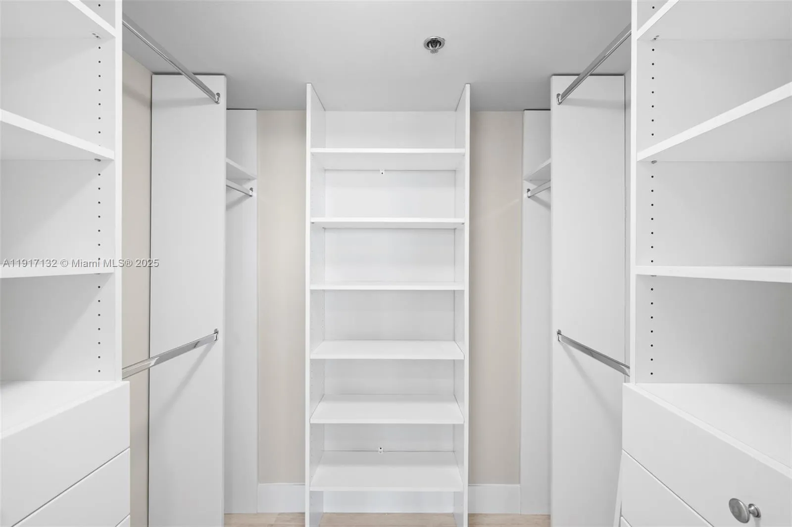 Coral Gables, Florida 33134, United States, 3 Bedrooms Bedrooms, ,4 BathroomsBathrooms,Residential,Active,246613